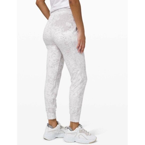 Lululemon Ready to Crush Joggers Chrome Womens  8 EUC - Picture 11 of 11